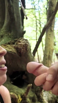 Trio avec un inconnu dans la forêt de Danger - avec 2 éjacs sur mon visage