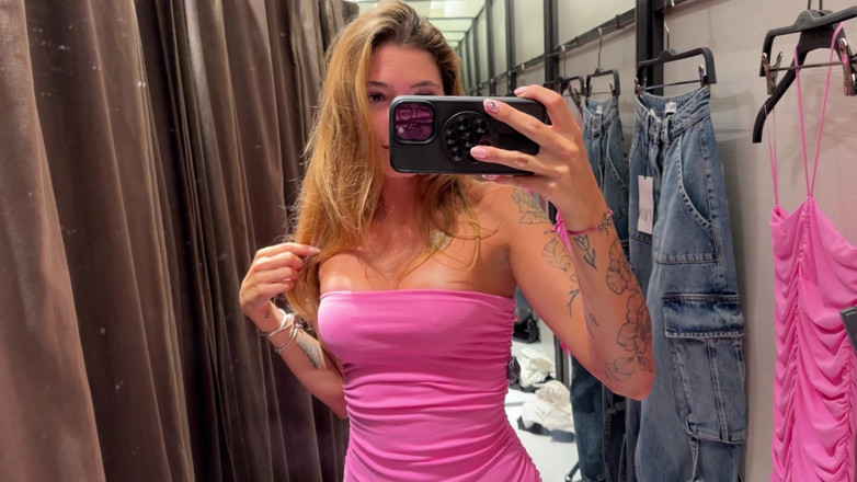 Stella Vegas: At the Shopping Mall with Stella