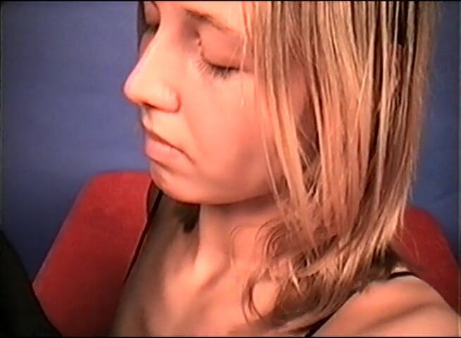 Flash Model Amateurs: Eine muschi von heißer schüchterner blondine lecken