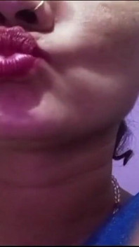 Indian Bhabhi Give Sexy Lips Kisses to All Her Fans