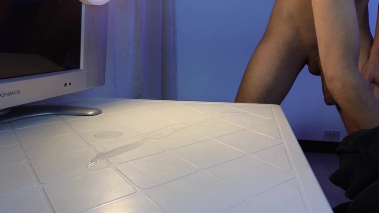 by_pandora: Air mani Ada Di Atas Meja