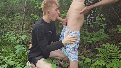 Max Gen: 森で男にフェラチオをした