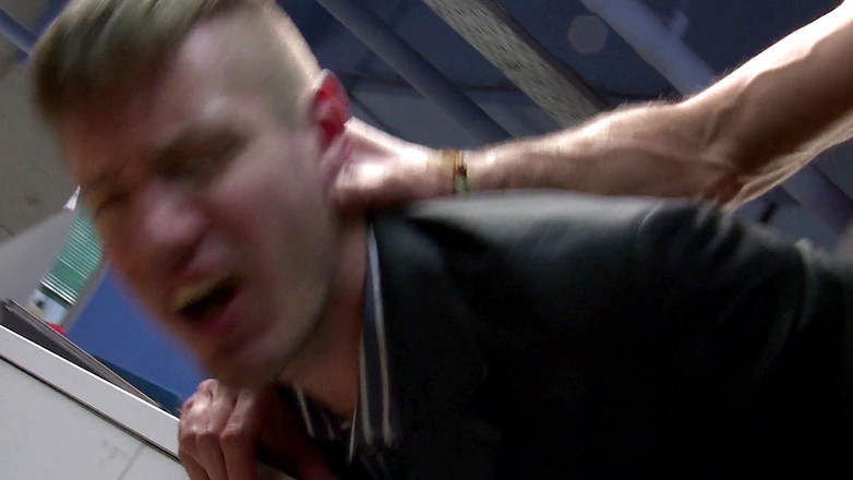 Macho Guys: Антоніо Гарсія &amp; Ніколя Кі, трахни цю сексуальну дупу в офісі