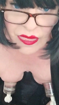 Geschwollene nippel, trans-mädchen