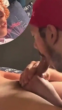 Eu faço uma garganta profunda com a Roomie Latino!