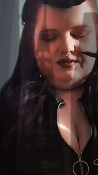 The Holographic Giantess