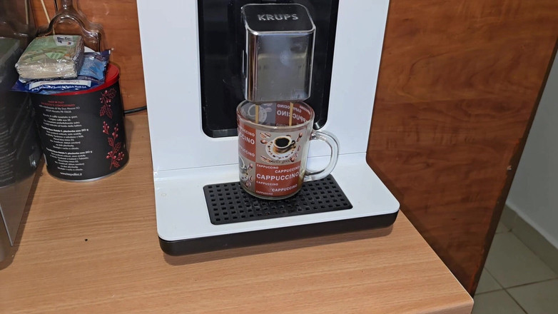 Fap_man93: Очікування моєї ранкової кави перетворилося на збуджену мастурбацію зі спермою на підлозі