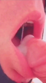 14 bałkańskich facetów dostaje swój pierwszy loda - w Gloryhole