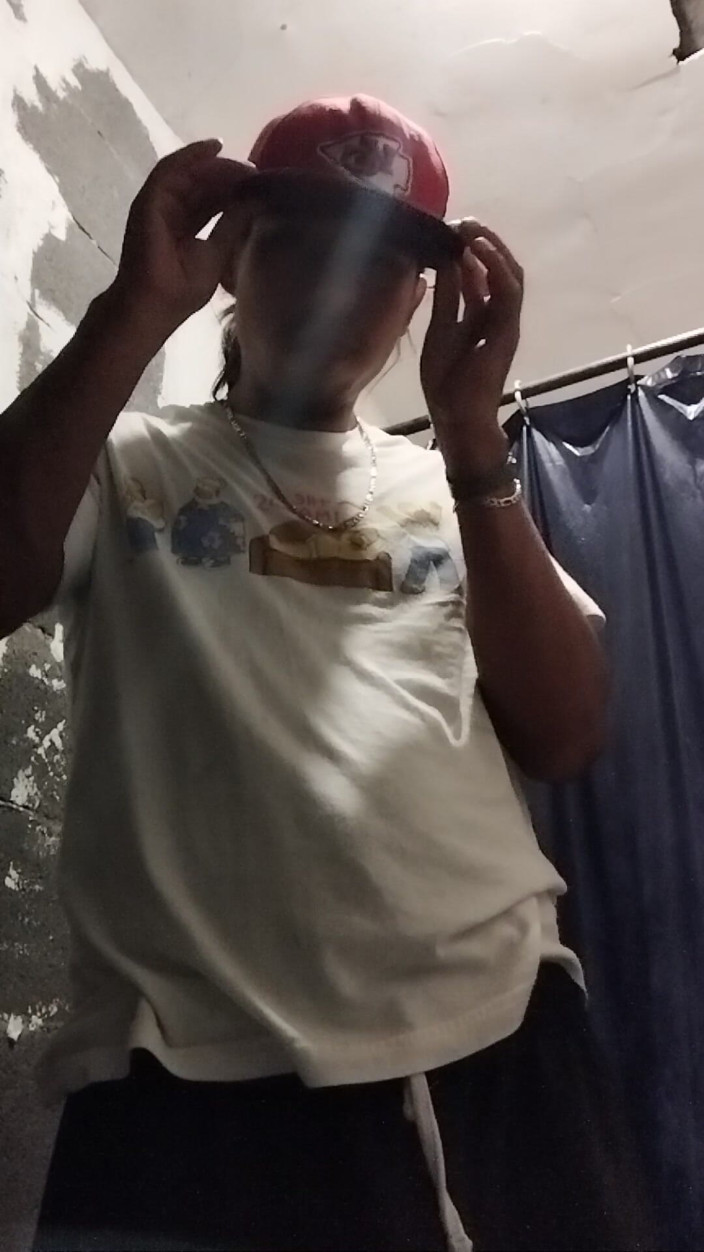 AlexAlejandro13: Garçon qui prend plaisir dans la salle de bain