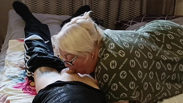 Zona901: Ibu tiri telan sperma sampai telan sperma hangatnya