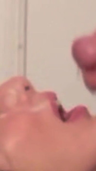 Ashlynn Gets a Facial