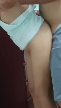 Penetrando a mi madrastra me pone la polla dura