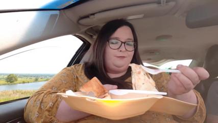 SSBBWLadyBrads: กินข้าวในรถกับเพื่อน