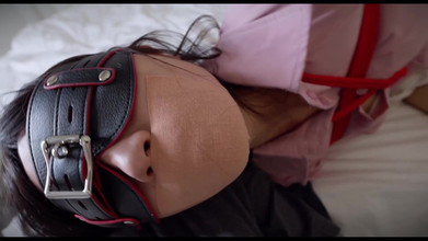 OrangeXXOO: अलमारी coquettishness को छिपाती है