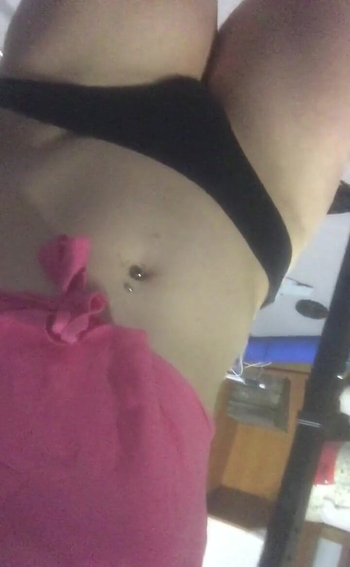 Michellexm: Przepraszam, myślę, że przypadkowo pokazuję moją pochwy