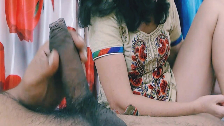 Bolly Karma: Мачуха збуджується і дозволяє мені трахати її