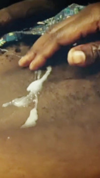 Membelai kontol besarku dengan mani muncrat panjang yang luar biasa