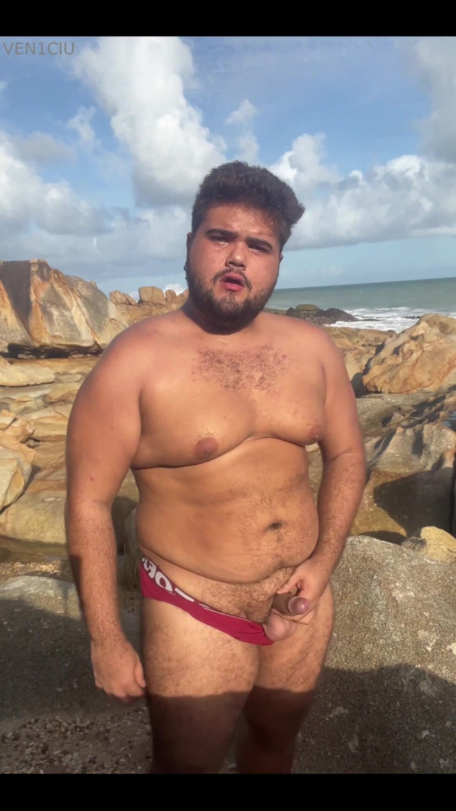And I Went to Masturbate on the Beach (Chubby bear studio)