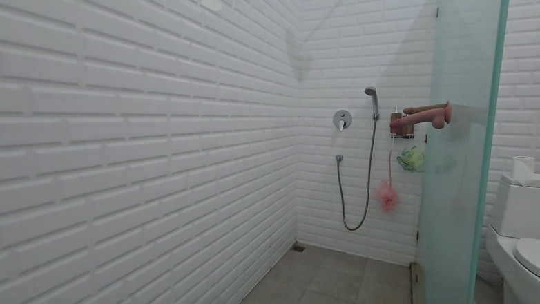 Jimbob Star Straight: 샤워하면서 딜도로 노는 Jade