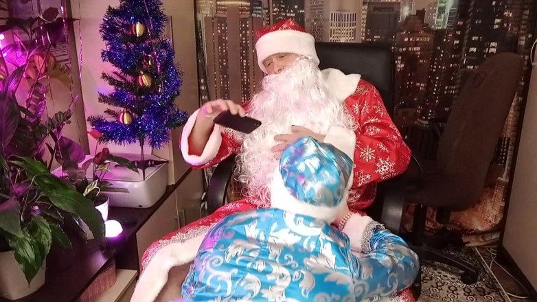 AimeeParadise: Snow Maiden matang menghisap batang Santa!