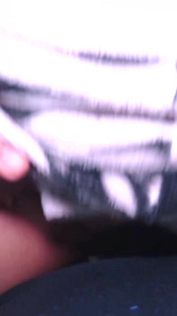 穿着睡衣的巨乳女孩喜欢早上第一件事就是做爱