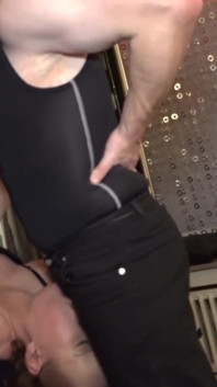 Busty slutにBDSMアクション