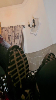 Monika Schmidt Sous Mes Bottes Sales, Une Esclave Lèche Une Géante En POV