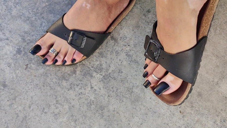Goddess Lena: Luar ruangan di Birkenstock