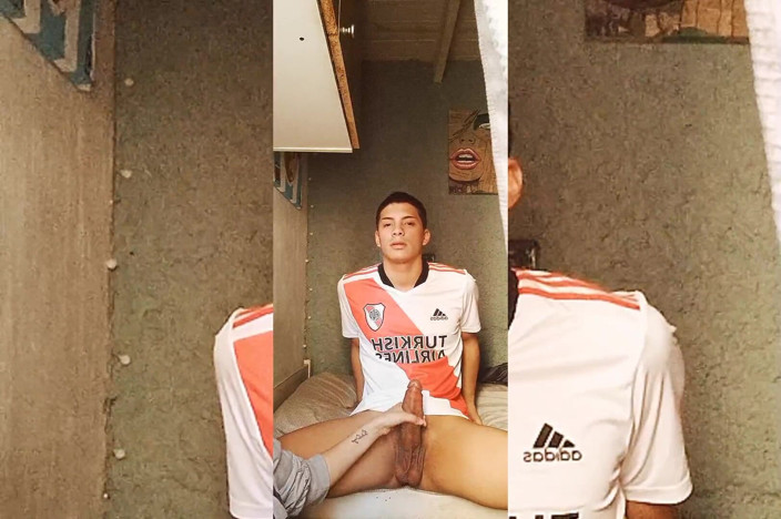 Tunenitovergon: Argentine Soccer Player Fucks a Brunette Big Ass
