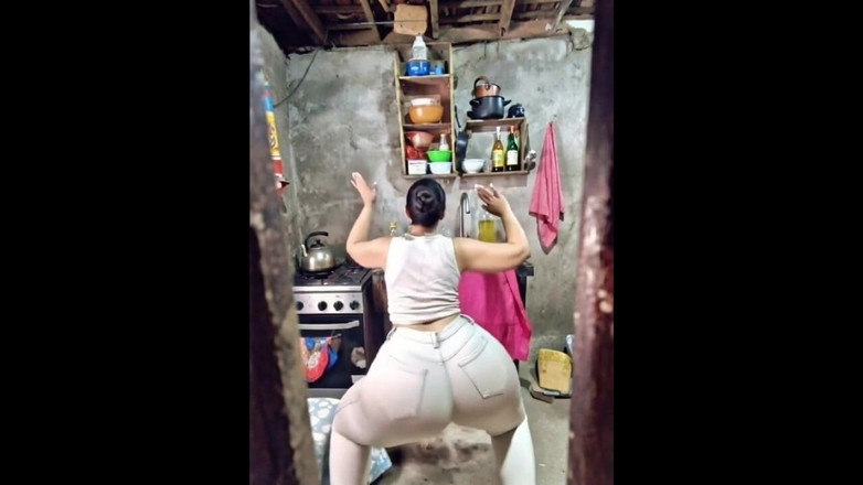 Xprohibidox1: Vecina Velký Zadek Limpiando