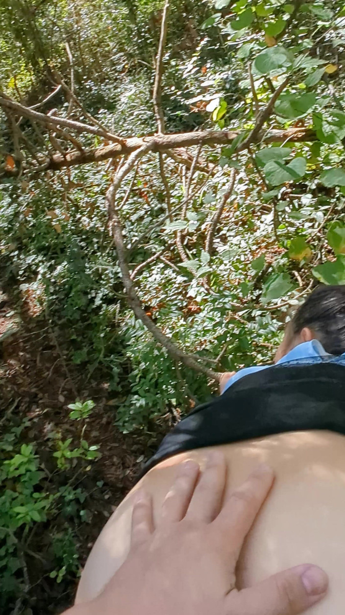 Azur Sun Sea: Casal amador improvisa uma foda repentina na floresta