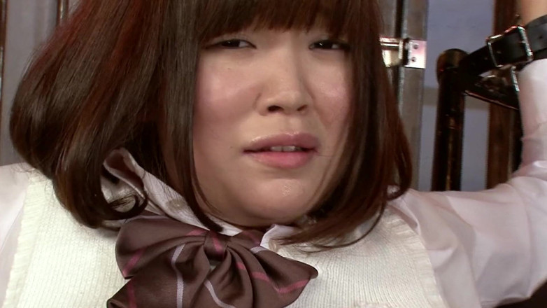 Tokyo Thrills: Obligada morena aguanta duro hardcore bdsm