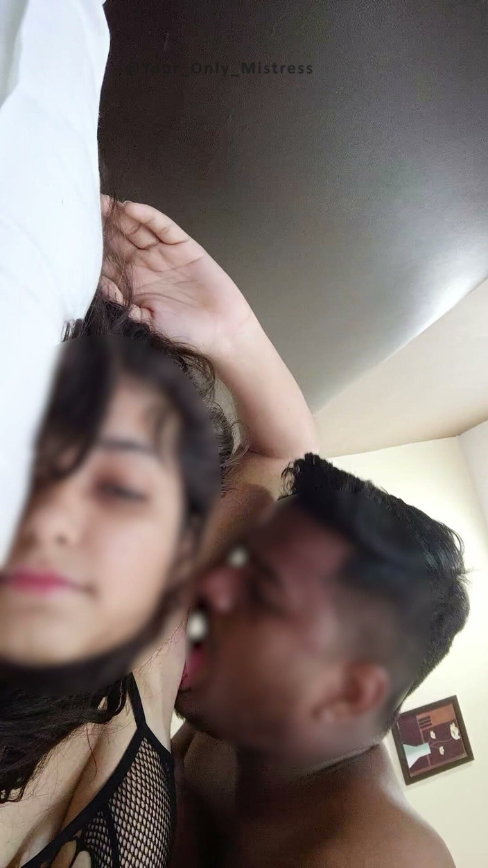 PissOnAsshole: 노예를 지배하는 스타킹과 란제리의 인도 여주인 - 딥 림잡, 겨드랑이 핥기, 페이스시팅 및 69 세션, 스타킹 페티쉬
