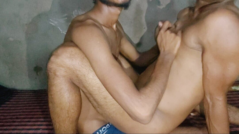 Damniraj: Amico si scopa il culo con un grosso cazzo e...