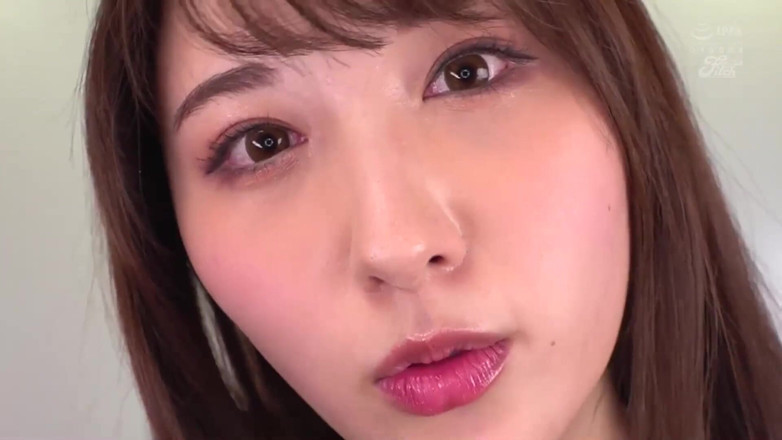 Smooth Time: Si jalang bertetek besar yang cantik mendominasi air mani awak...