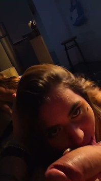 Regarde qui est venu me voir après la rave... Comme cette coquine suce !