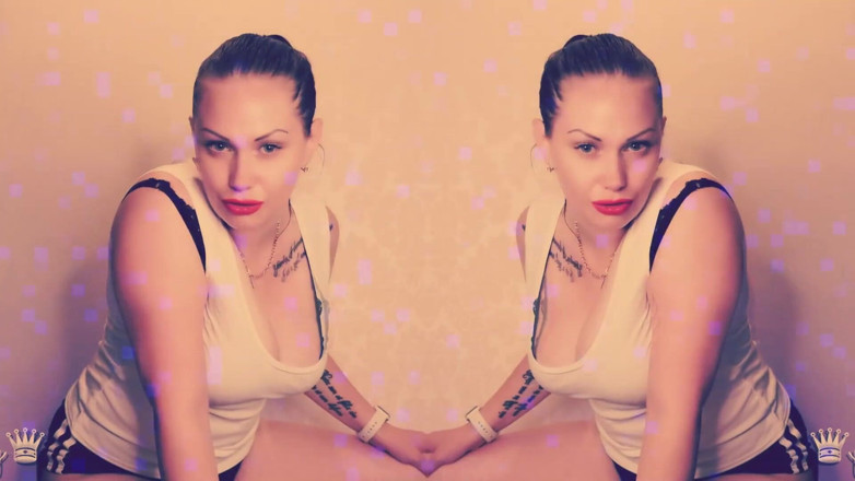 Goddess Misha Goldy: Sei una fottuta chi si masturba mentre ride la tua...