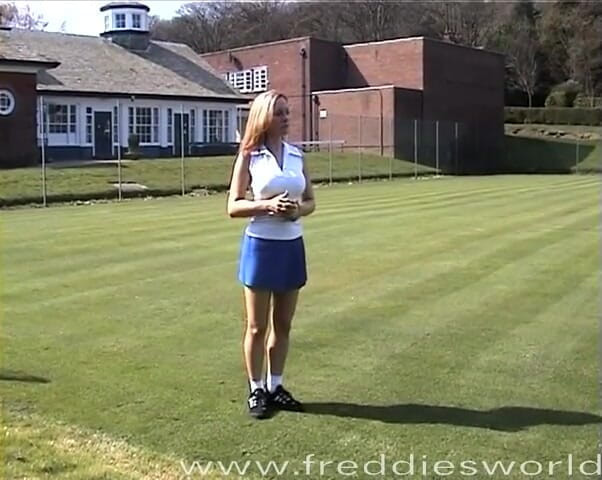 Freddies World: O jucătoare sexy de netball ia pula
