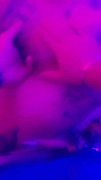 Tantrisk Yoni-massage med Thatbosslass