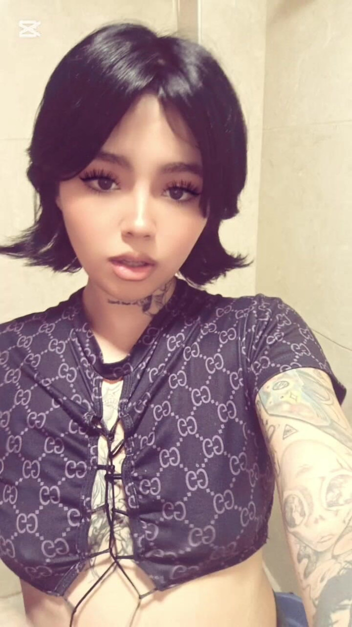 Dalyla: Toket kecil dan becek