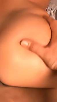 Hai con đĩ siêu nóng bỏng thay phiên nhau bị nện với con cặc và ăn đít và âm hộ..