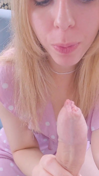 熟女用粗暴的肛交来安慰继子