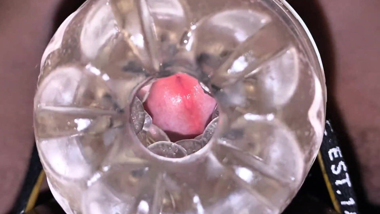 Candylove: Close-up pik in tool voor masturberen orgasme op flits