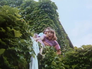 Java Consulting: Brigitte Lahaie, Annouchka & Marion Webb dalam Scene 8: "Secrétaire Sans Culotte" (1979)