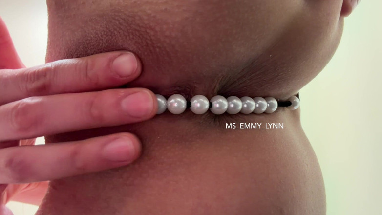 Ms_Emmy_Lynn: シェーブド・プッシーのパール・トング クローズアップ
