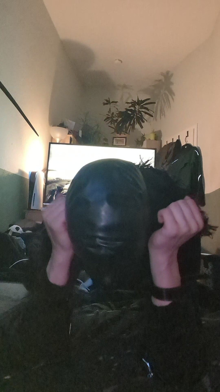 AJ_the_catgirl: Petsuit Wiht Hood Weile Vibed Selfbondage
