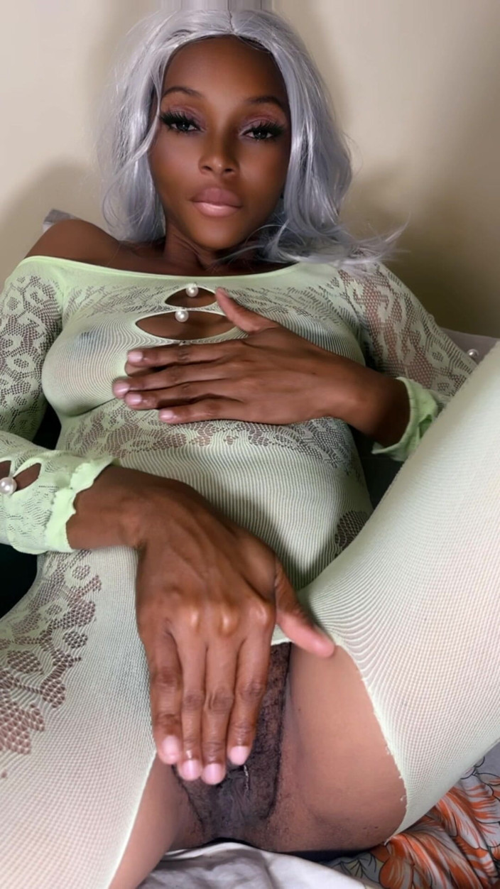 Seductive Fatuma: Tato kundička chce tak vitamin D