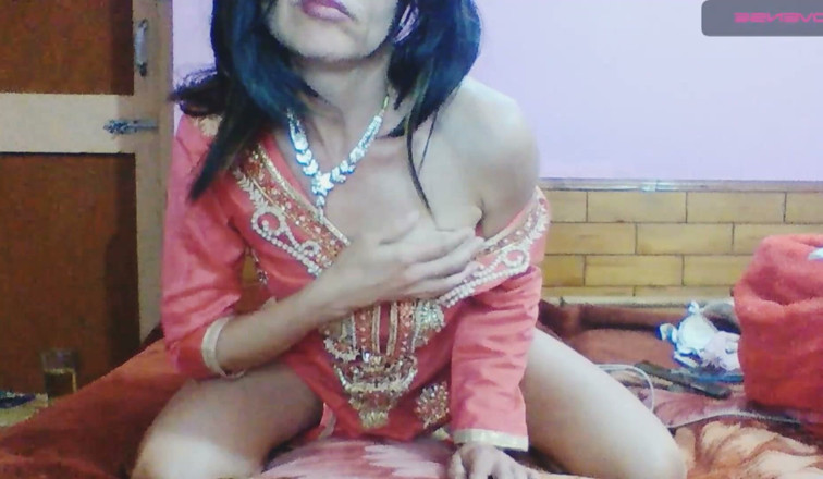 Bolly Karma: Je regardais ma copine se faire baiser rapidement
