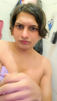 Zoya Shezadi Indian Holi Festival and in Me in a My Room and Shower in My Purple Towel