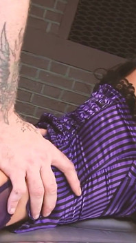 Uniformen cougars scène 3: sexy rondborstige brunette in lingerie die seks heeft met de monteur
